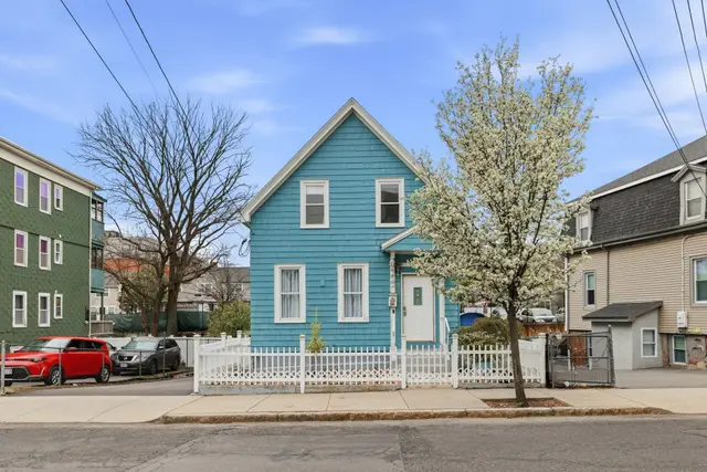 30 Woodlawn St