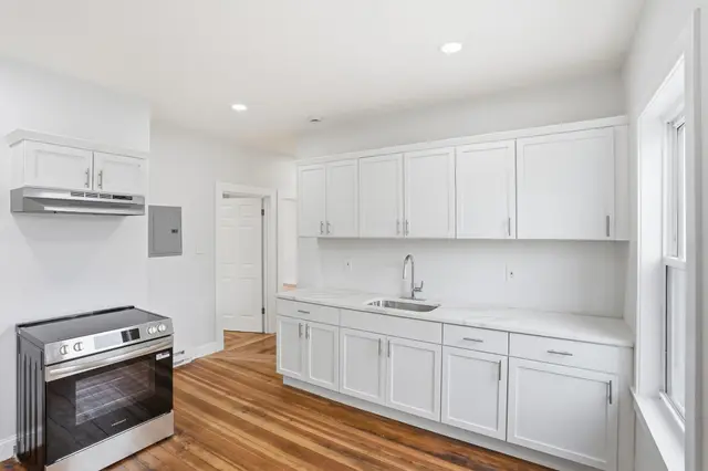 53 Woodford St #3