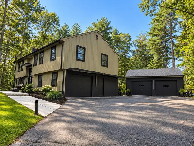 15 Orchard Ln