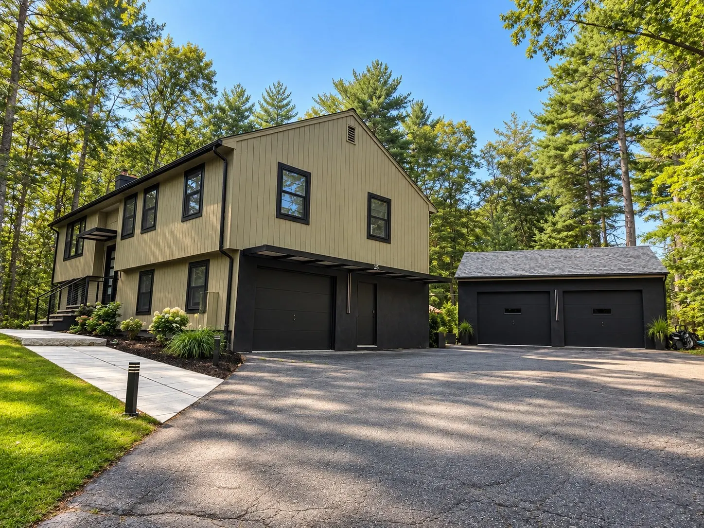 15 Orchard Ln, Lincoln