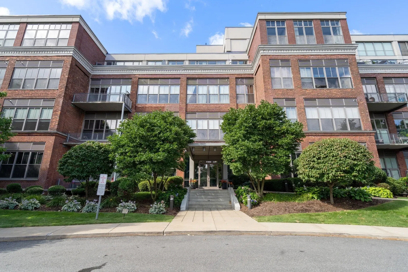 156 Porter St #327, Boston