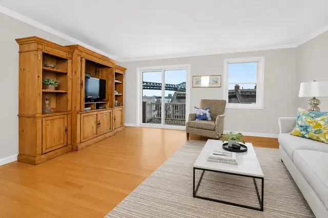 18 Breakwater Drive #18