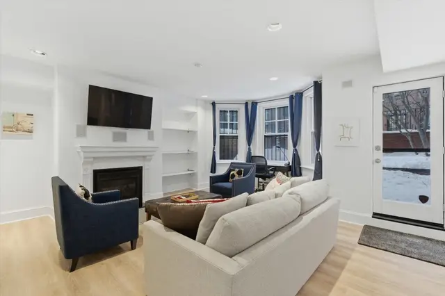 434 Marlborough #B