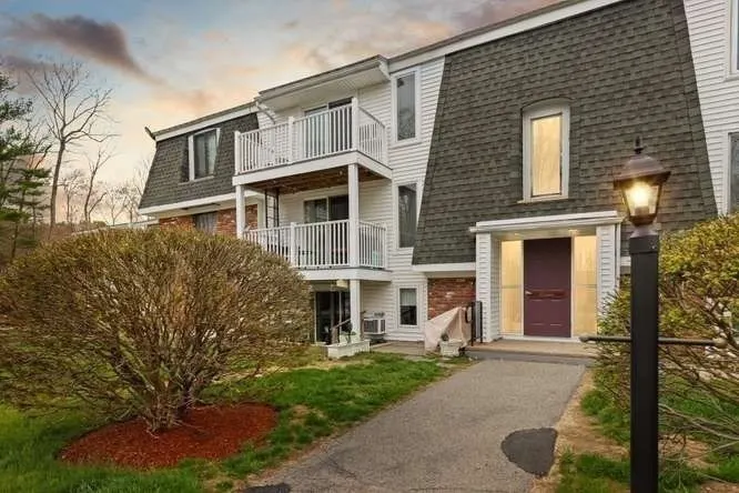 96 Main St #E6, Foxboro