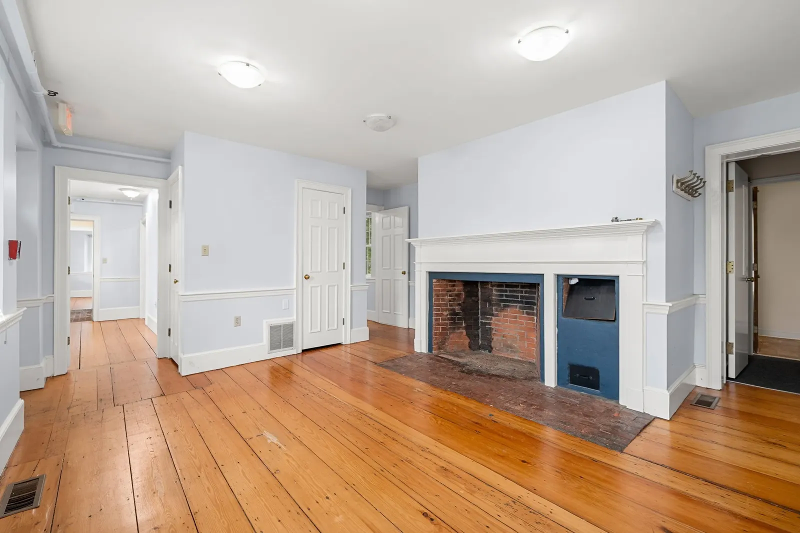 160 Sylvan St, Danvers