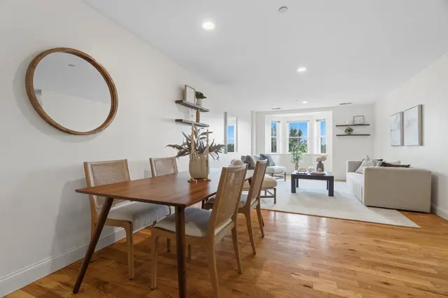120 Wyllis Ave #310