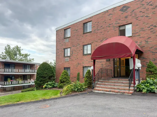 80 N Warren St #37
