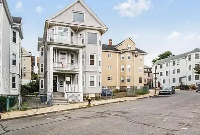 30 Harold St #2