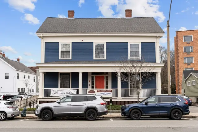 742 Massachusetts Ave #1B