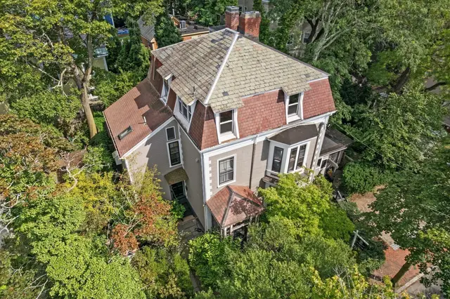 32 Hawthorn St