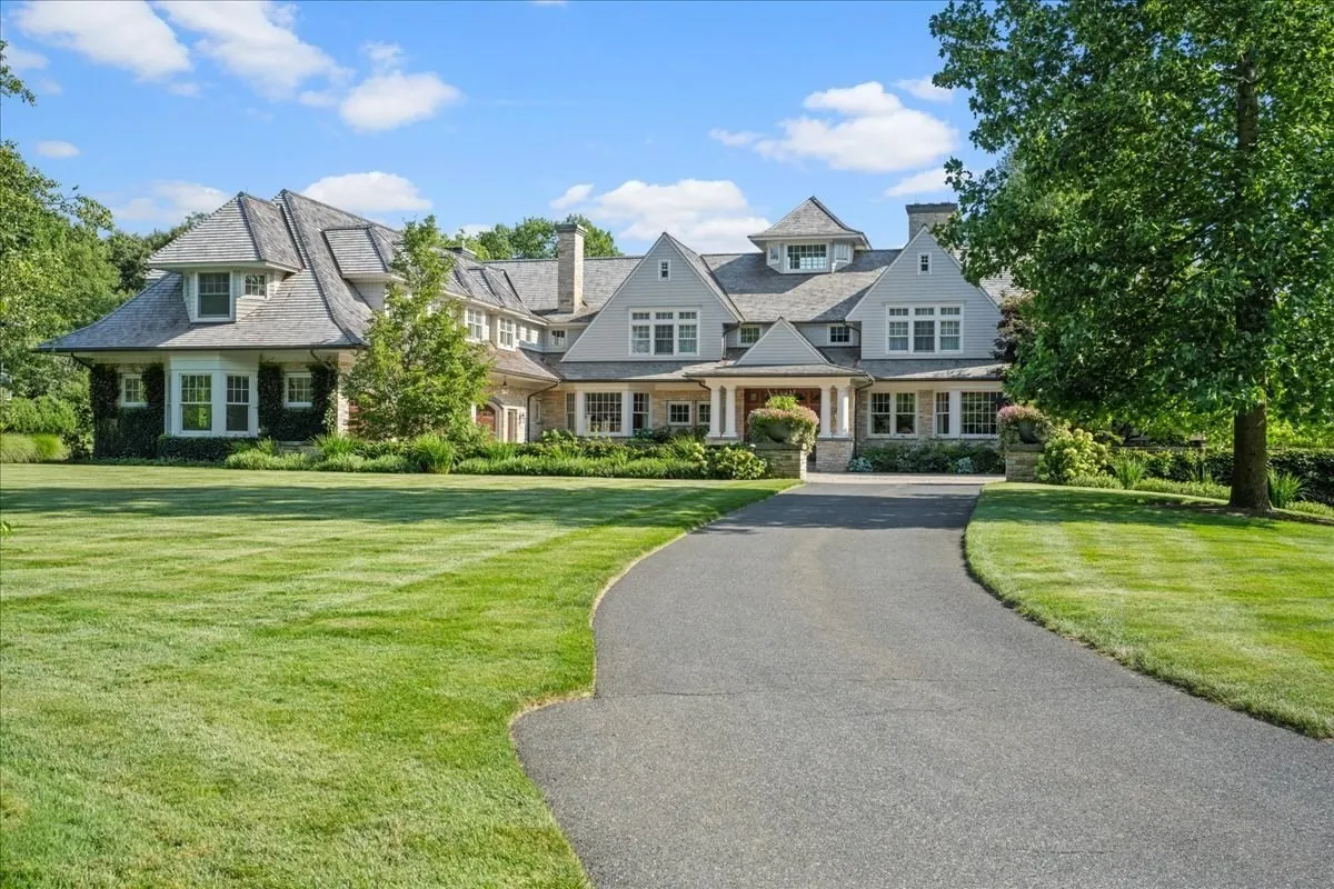31 Sears Rd, Southborough