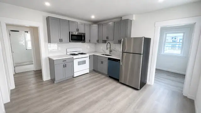 17 Lowe St #1