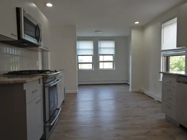 83 Leyden St #1
