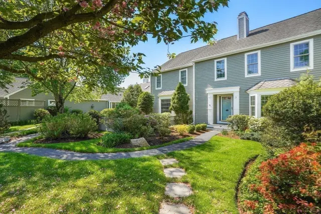 22 Floret Circle #22
