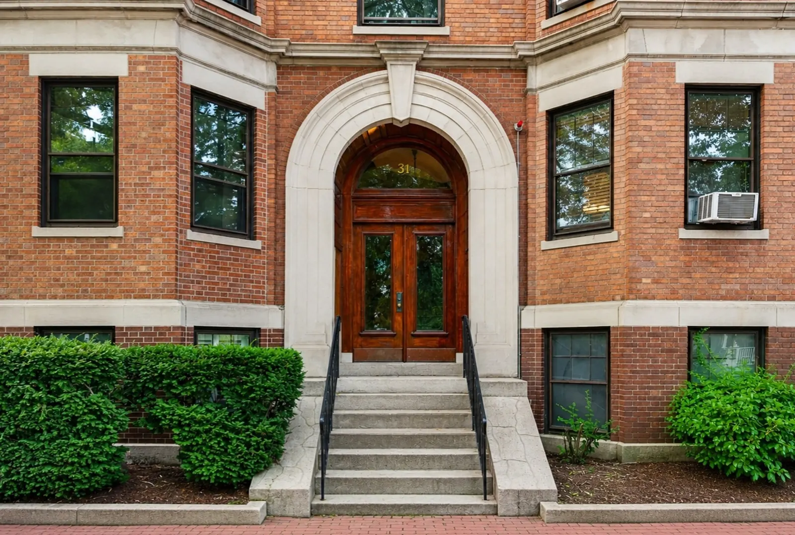31 Linnaean St #2, Cambridge