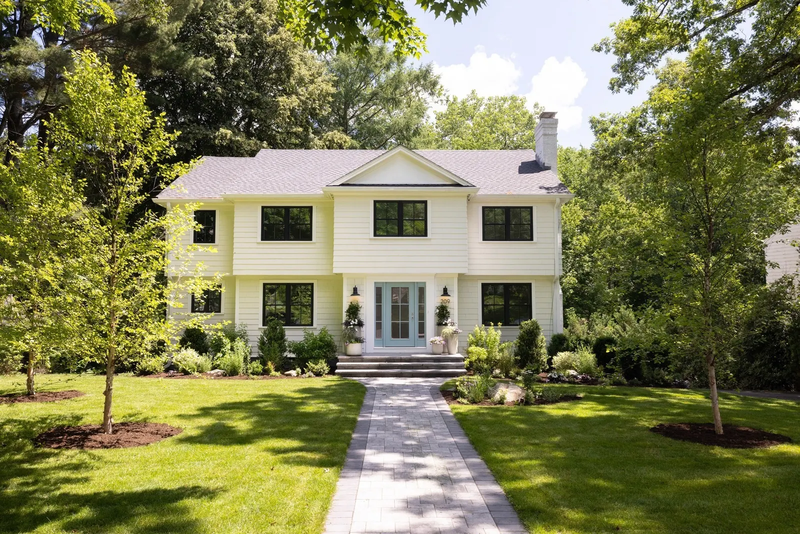 209 Bristol Rd, Wellesley