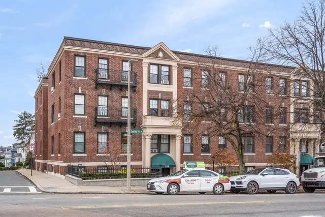 189 Chestnut Hill Ave #8