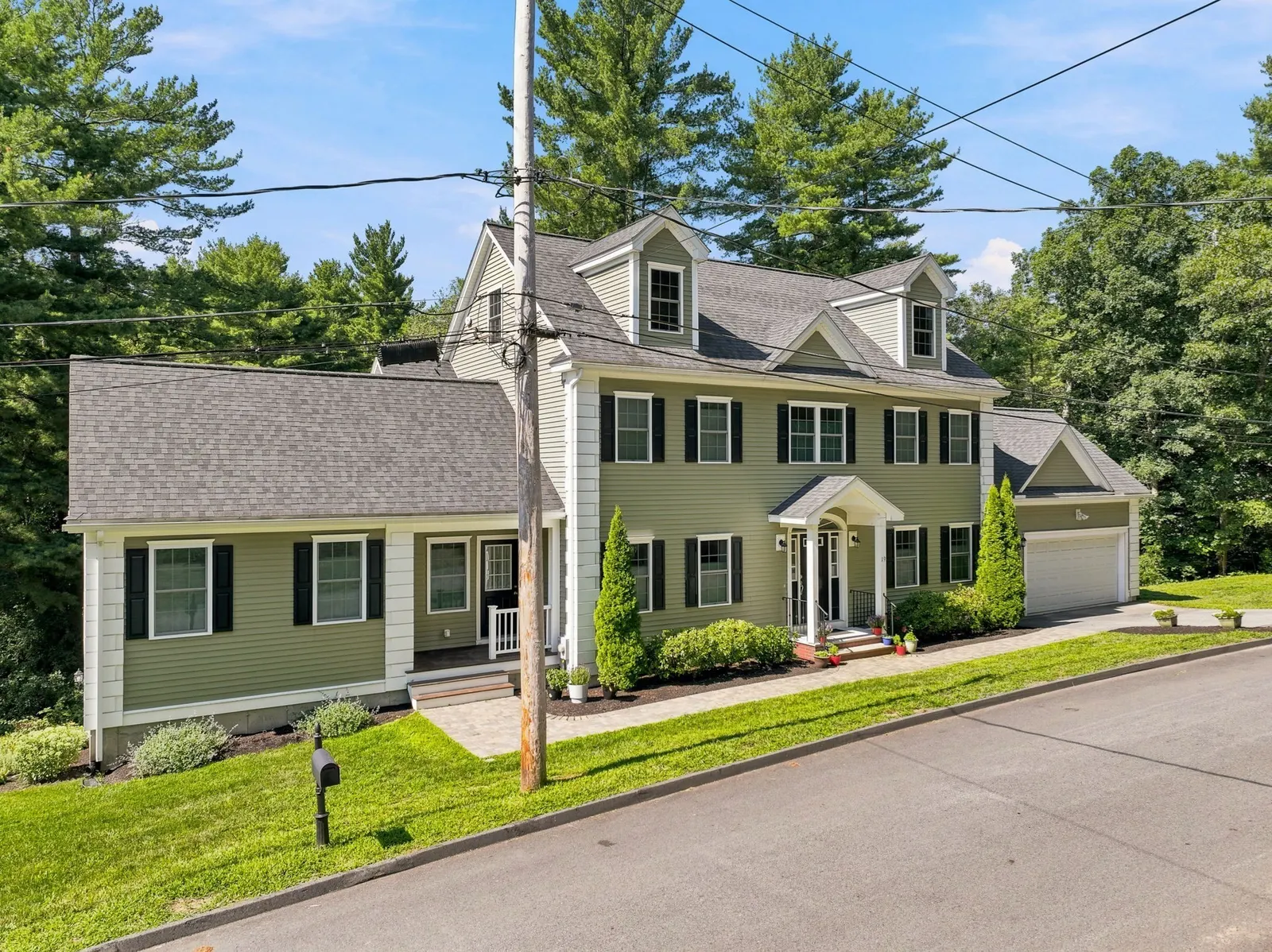 19 Riverside Drive, North Reading