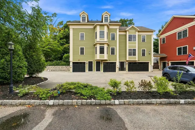 426 Main St #1