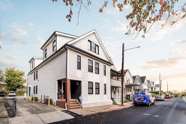 74 Moreland St #2