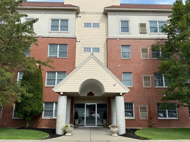 20 Heaths Ct #401