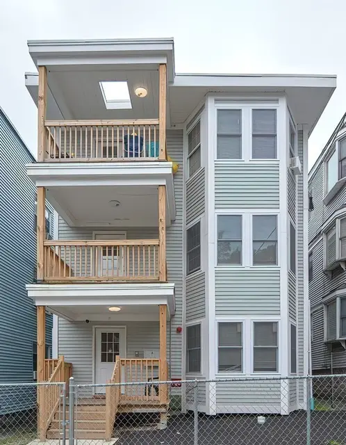 35 Ellington St