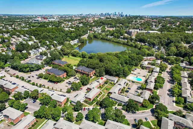 173 Lake Shore Rd #3