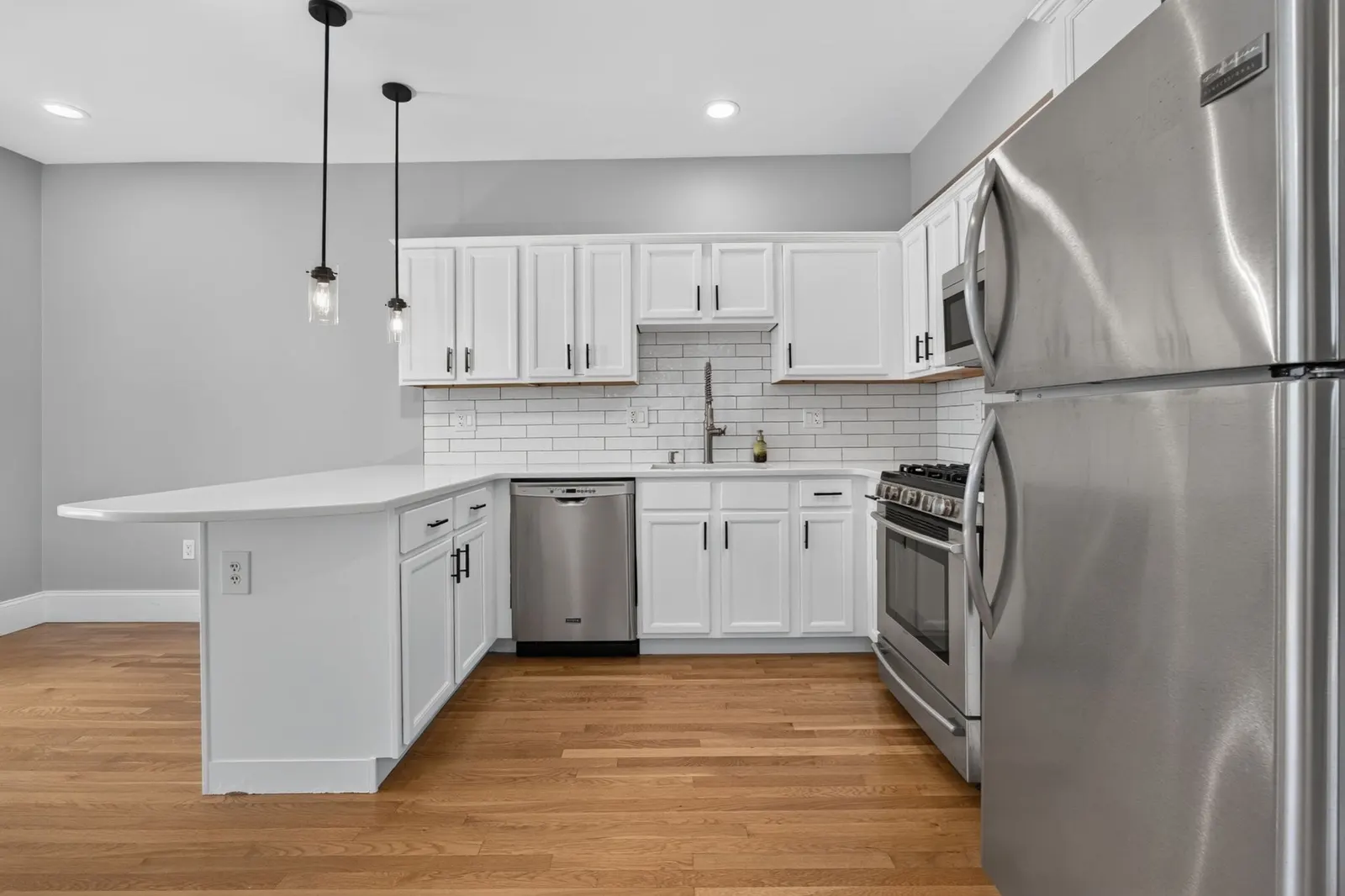 254 Lafayette St #2F, Salem