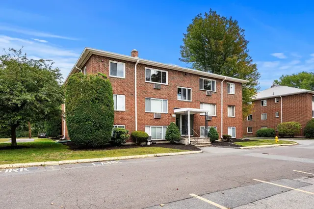 3 Albert Dr #11