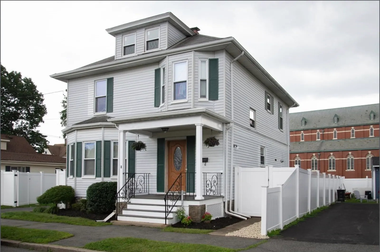 8 Lake Ave, Lynn
