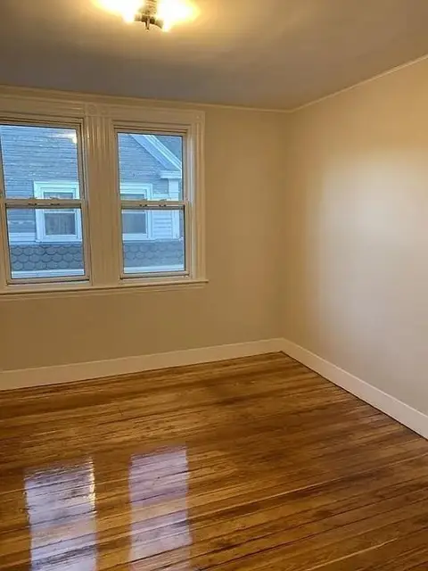 35 Hewins St #3