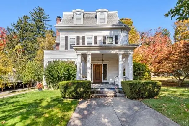 33 Yale Ave