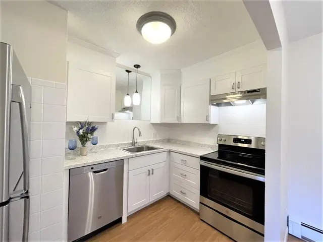 295 Main Street #28