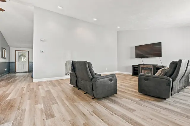 48 Lovering St #8