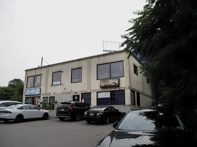 270-272A Parsons St