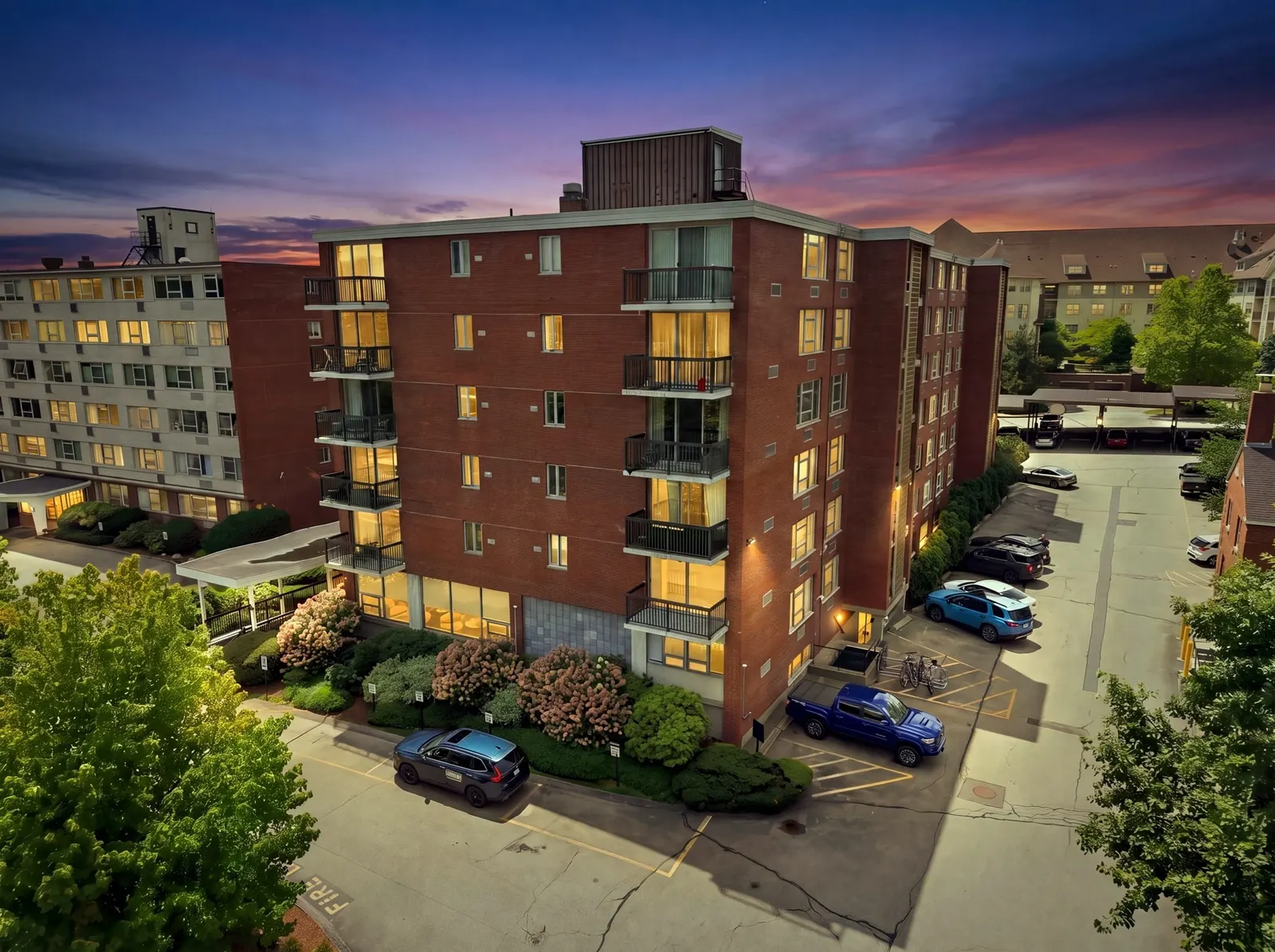 20 Hammond Pond Pkwy #208, Newton