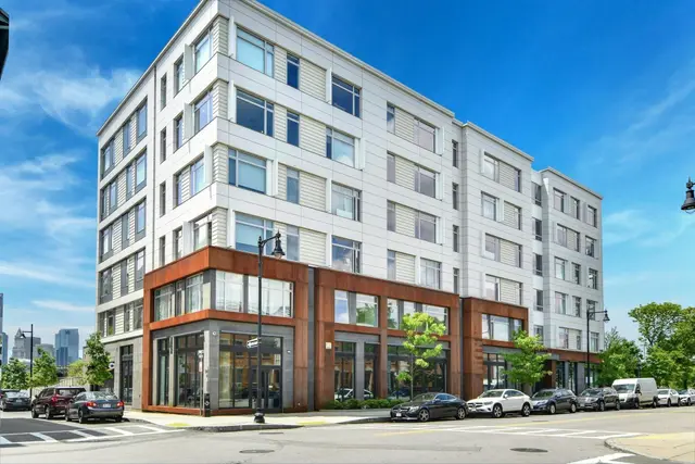 99 Sumner #408