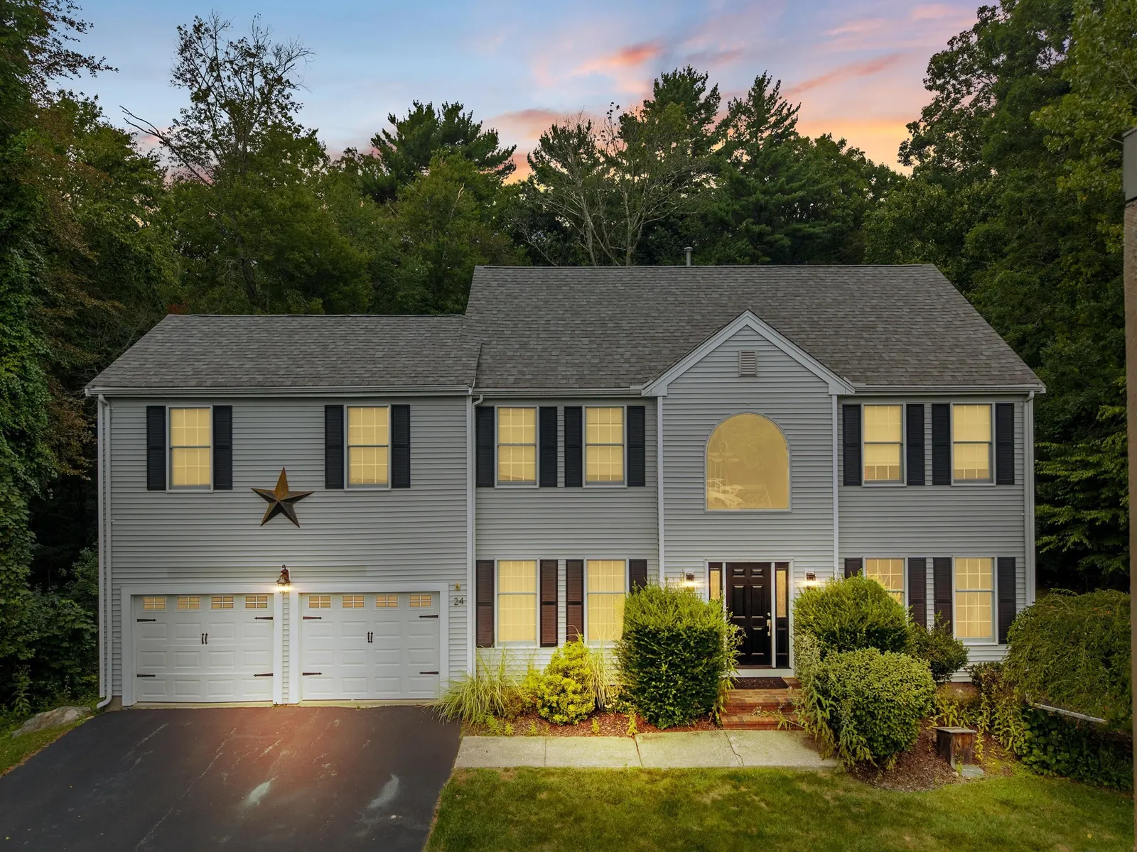 24 Penniman Cir, Stoughton