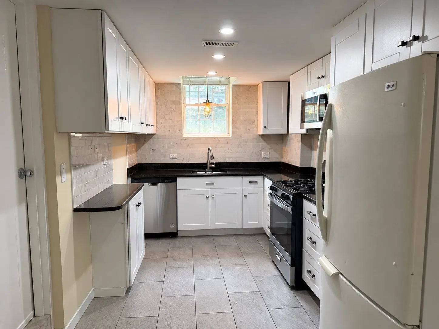 140 Lake Shore Rd #2B, Boston