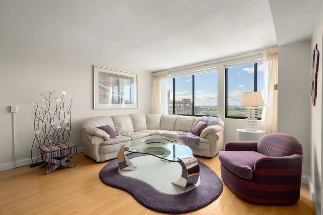 250 Hammond Pond Parkway #1611N
