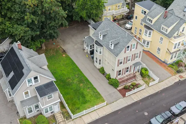 33 Cohasset St