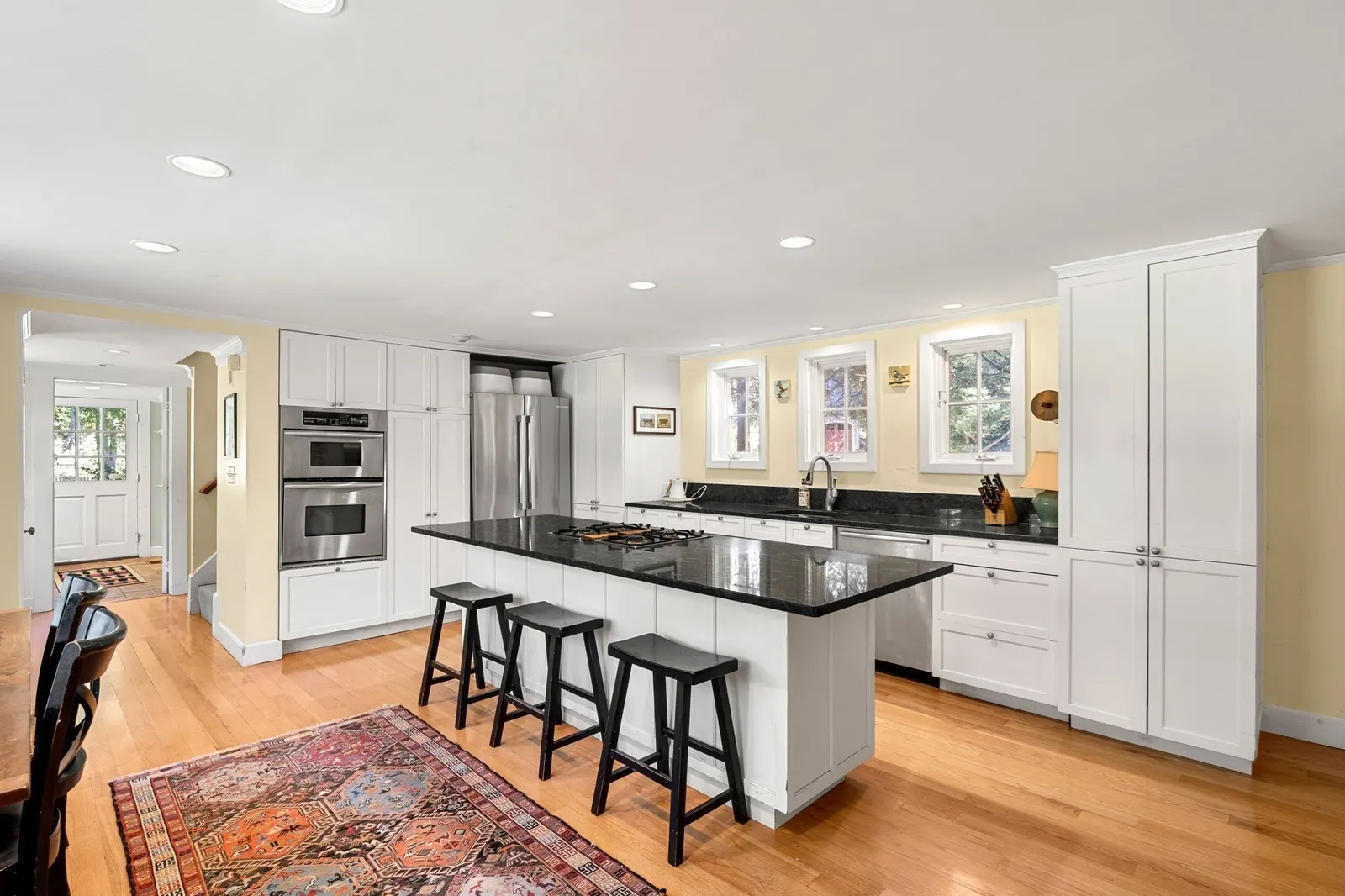 2 Sandy Pond Rd, Lincoln