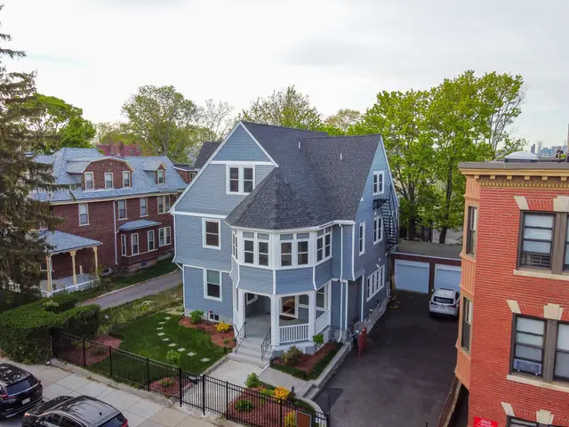 7 Waumbeck St #2