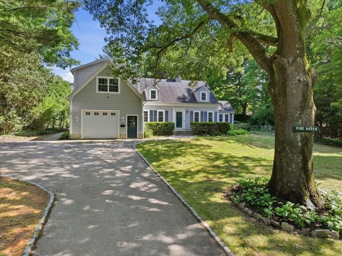 94 High St, Hingham