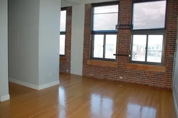 314-330 W 2nd St #303, Boston