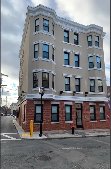 16 Fifth St #18