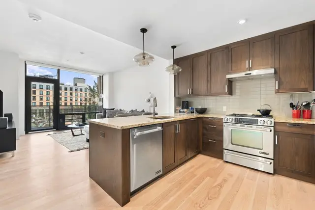 32 Traveler St #313