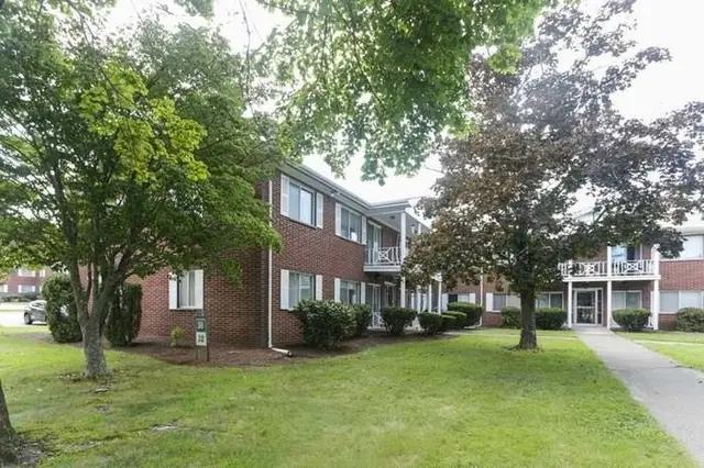 32 Bayberry Dr #3