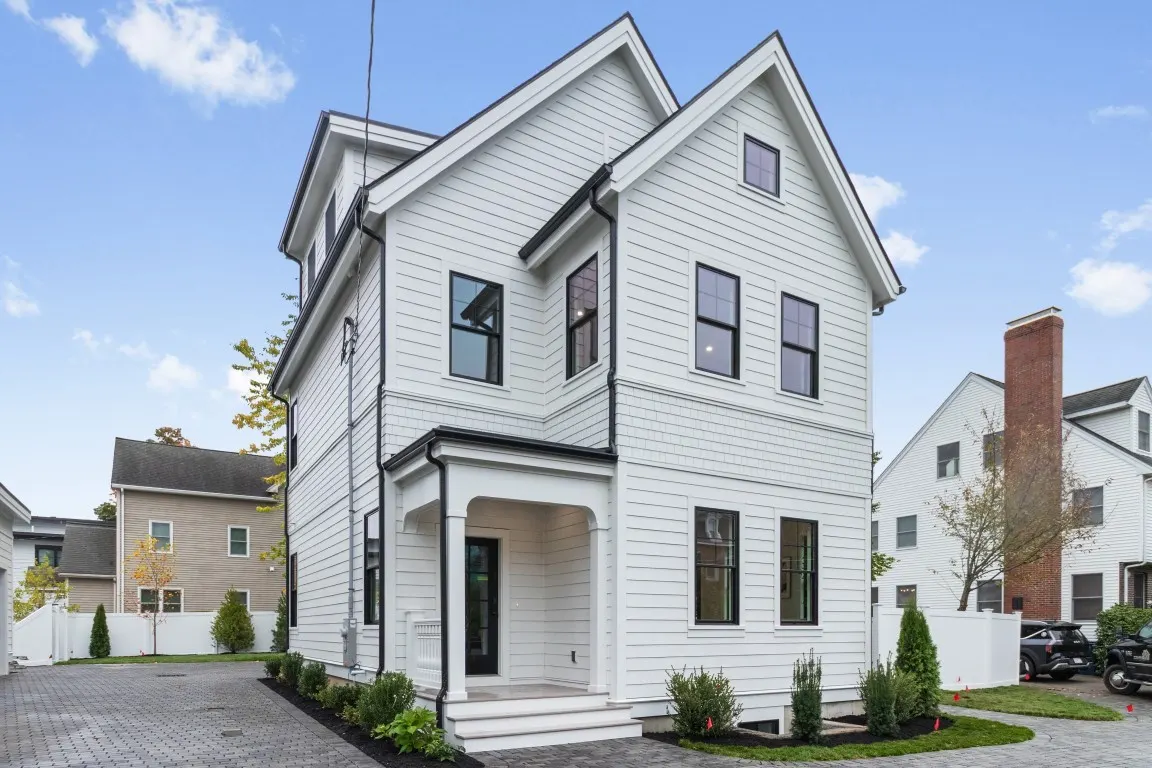 10 Central Ave #10, Newton