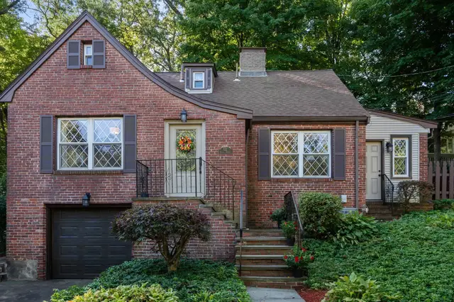 122 Austin St
